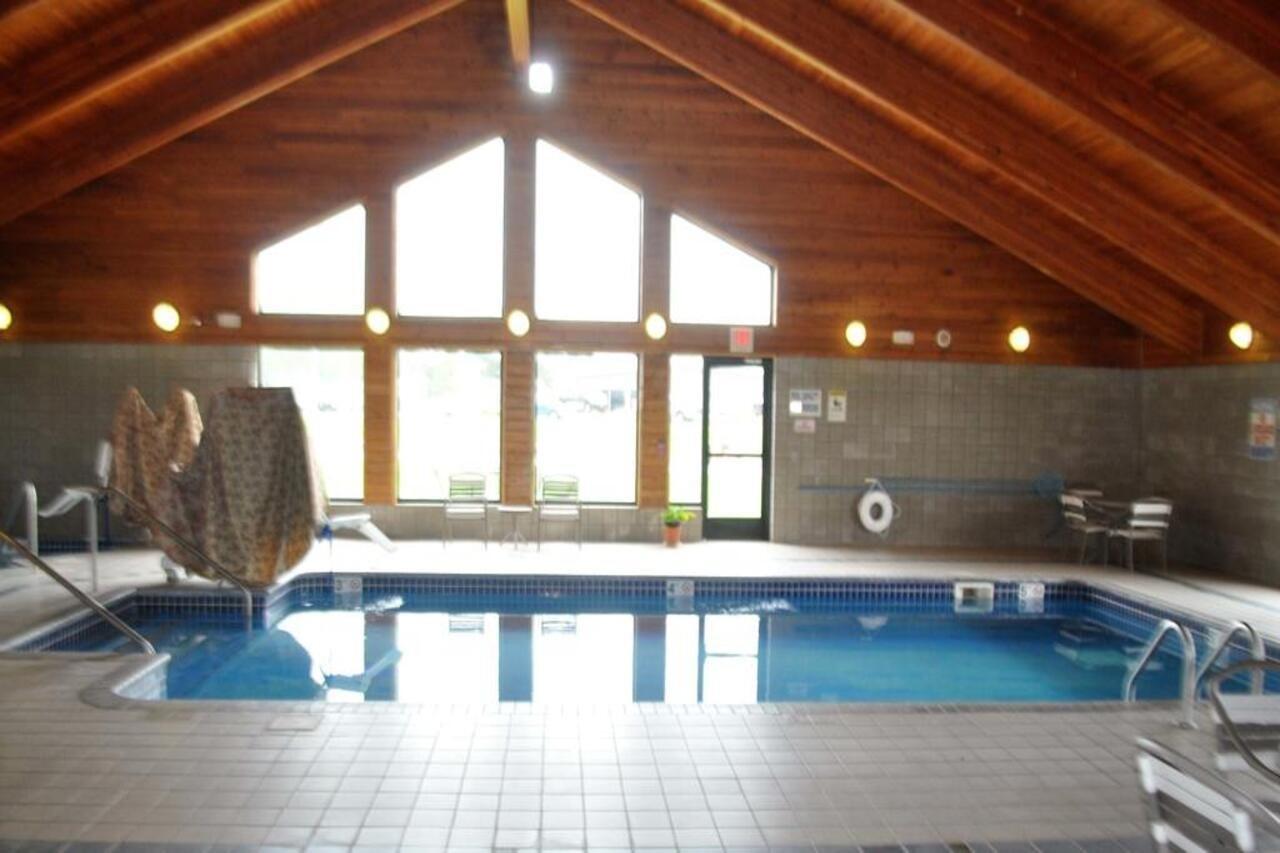 Fairbridge Inn & Suites Торп Екстер'єр фото