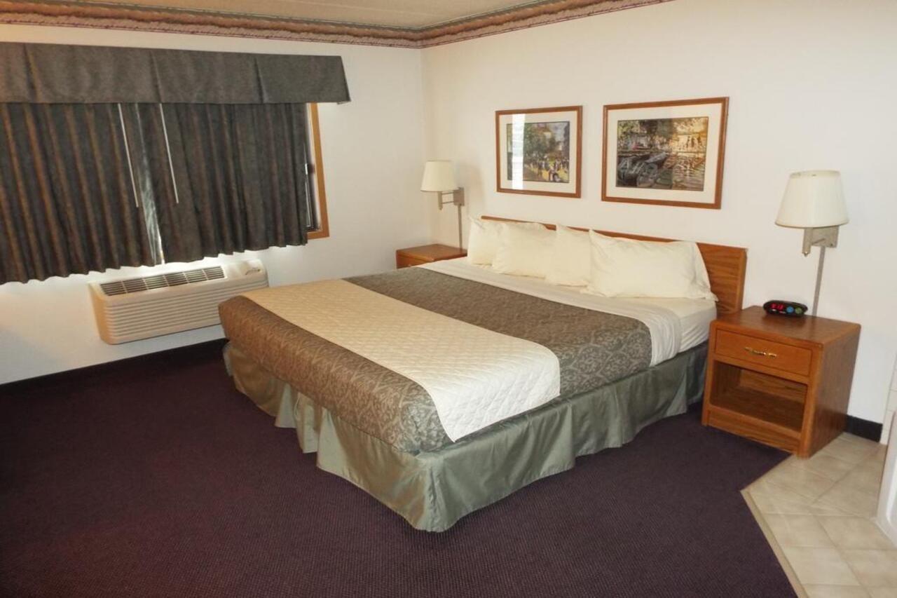 Fairbridge Inn & Suites Торп Екстер'єр фото