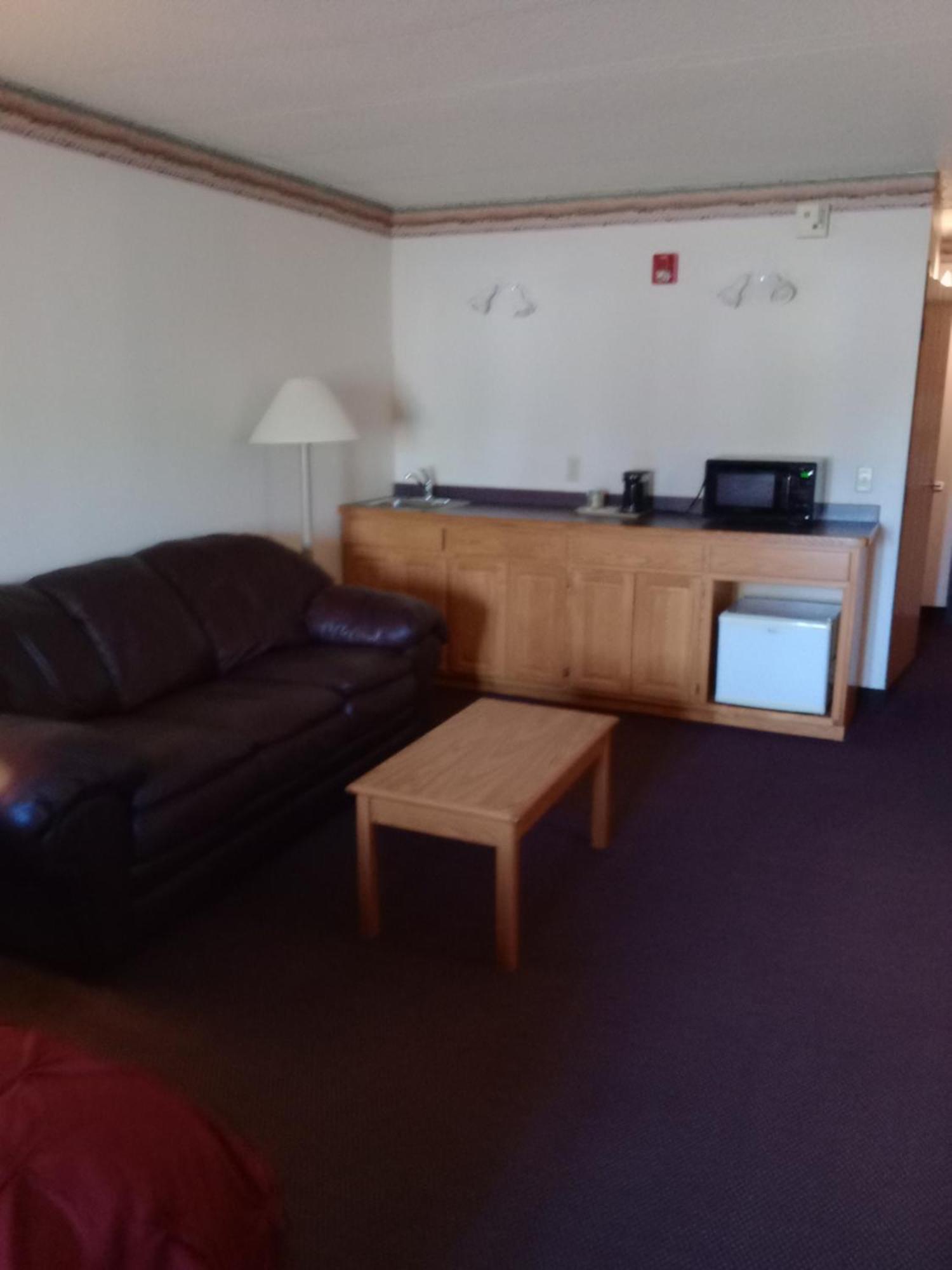 Fairbridge Inn & Suites Торп Екстер'єр фото