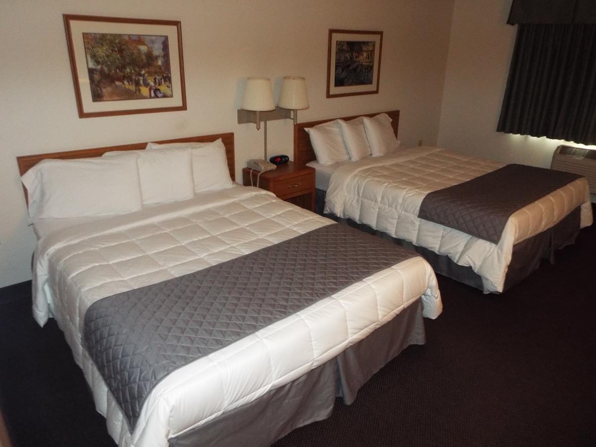 Fairbridge Inn & Suites Торп Екстер'єр фото