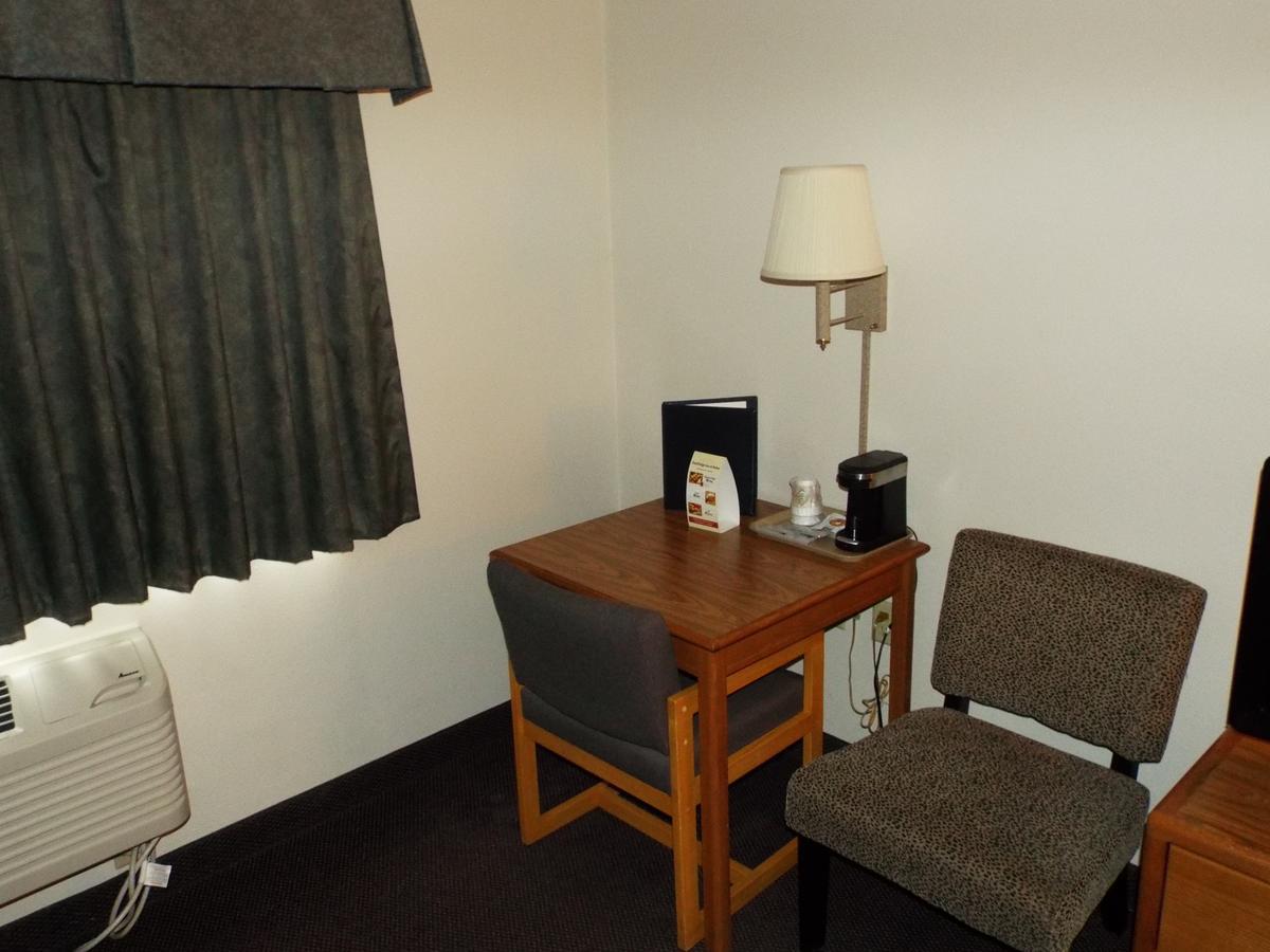 Fairbridge Inn & Suites Торп Екстер'єр фото