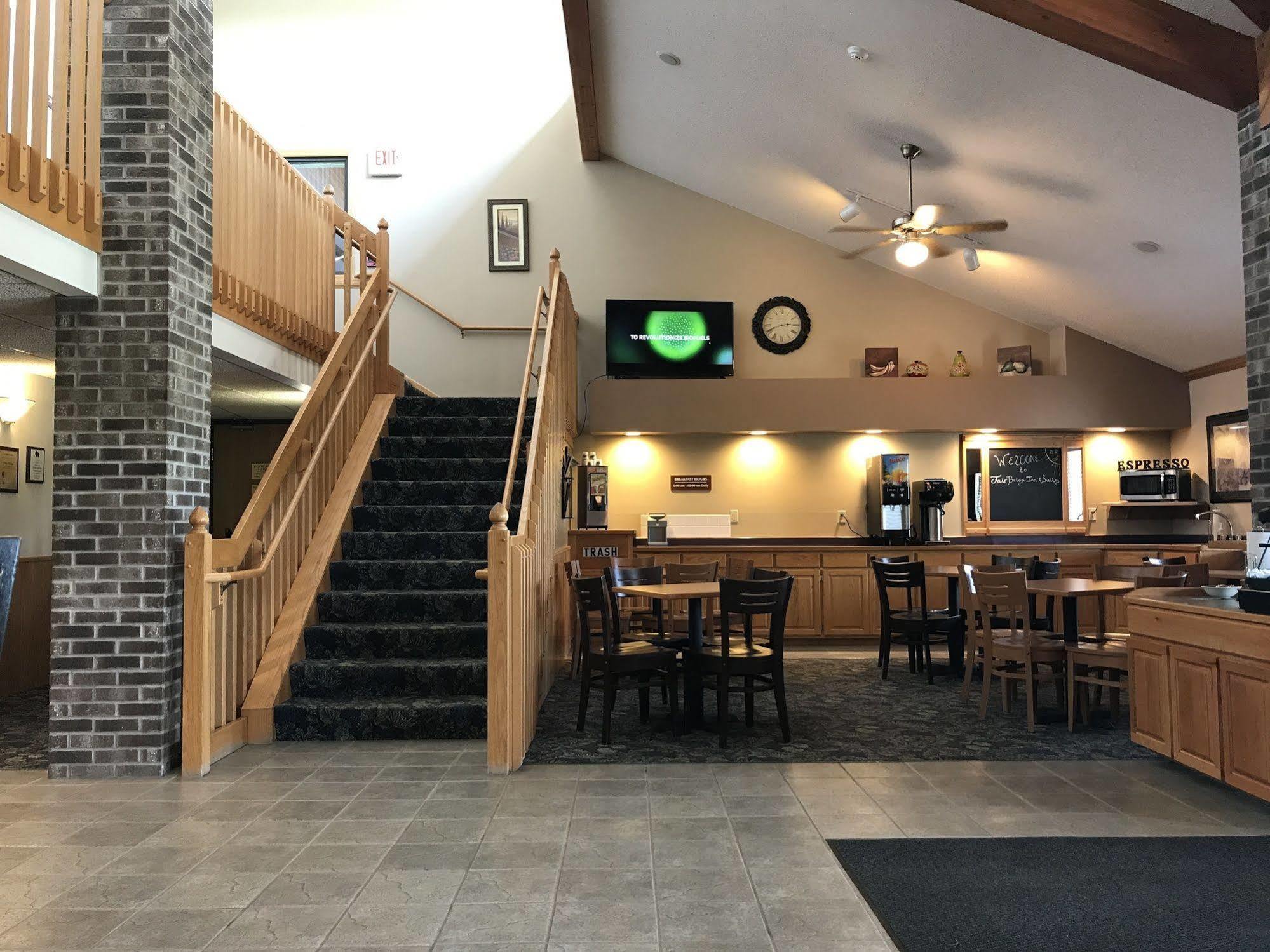 Fairbridge Inn & Suites Торп Екстер'єр фото