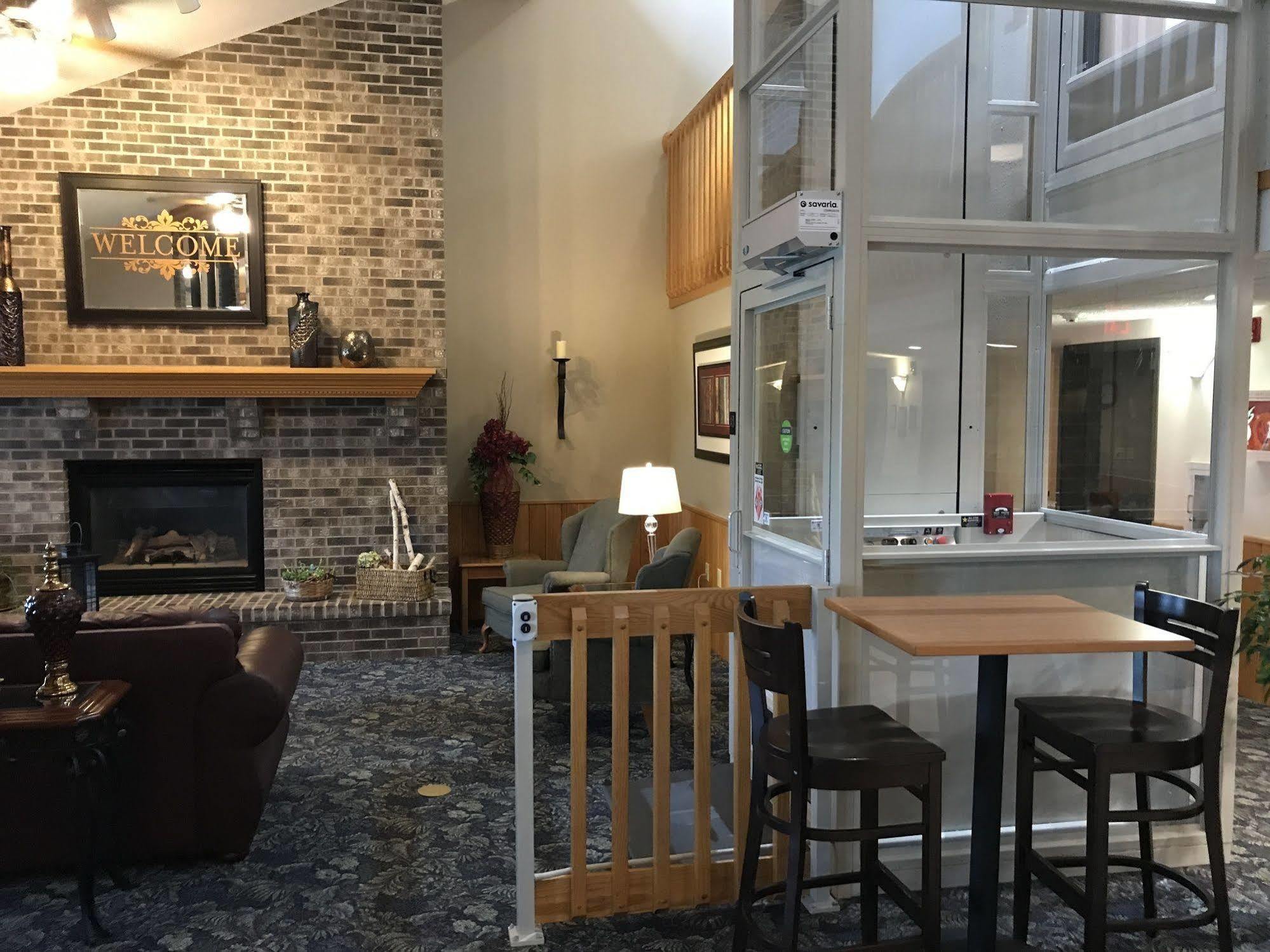 Fairbridge Inn & Suites Торп Екстер'єр фото